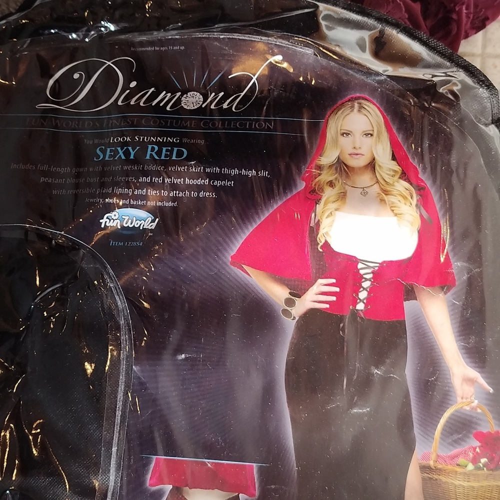 Halloween Costume Sexy red and black diamond brand costume red cape size L new